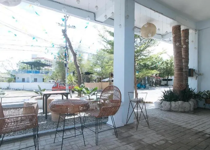 Reddoorz @ Fat J Apartelle Mactan