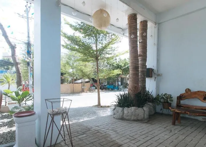 Hotel Reddoorz @ Fat J Apartelle Mactan