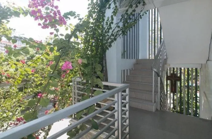 Reddoorz @ Fat J Apartelle Mactan Hotel
